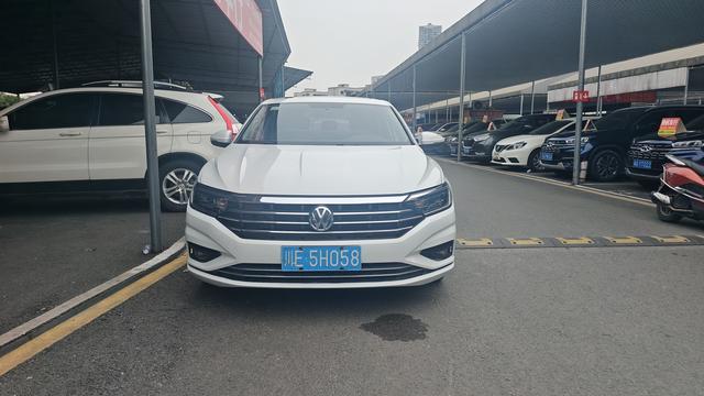 Volkswagen Sagitar - фото 1