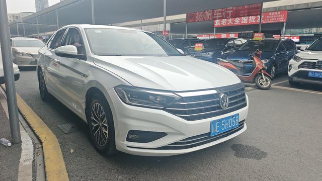 Volkswagen Sagitar - фото 2