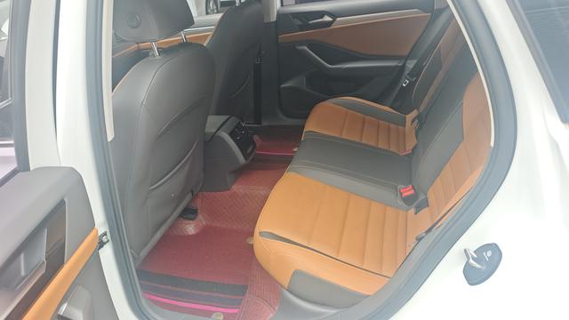 Volkswagen Sagitar - фото 4