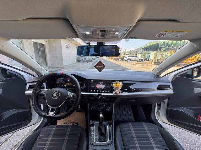 Volkswagen Lavida - фото 3