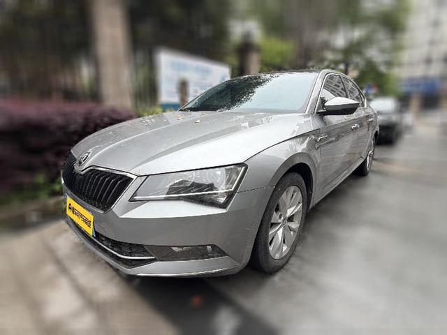 Skoda Superb - фото 0