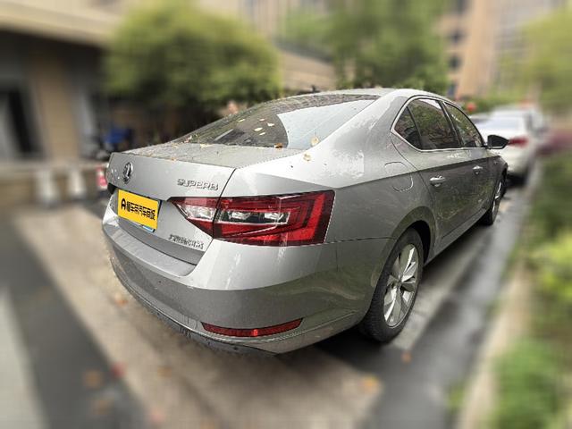 Skoda Superb - фото 3