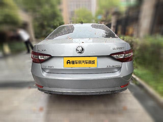 Skoda Superb - фото 4