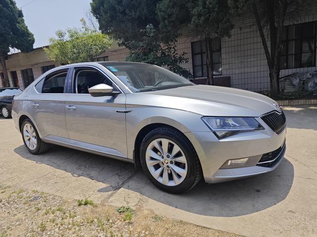 Skoda Superb - фото 2