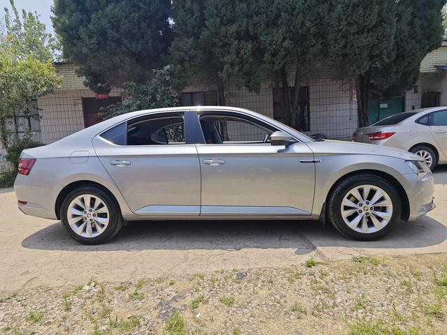 Skoda Superb - фото 3