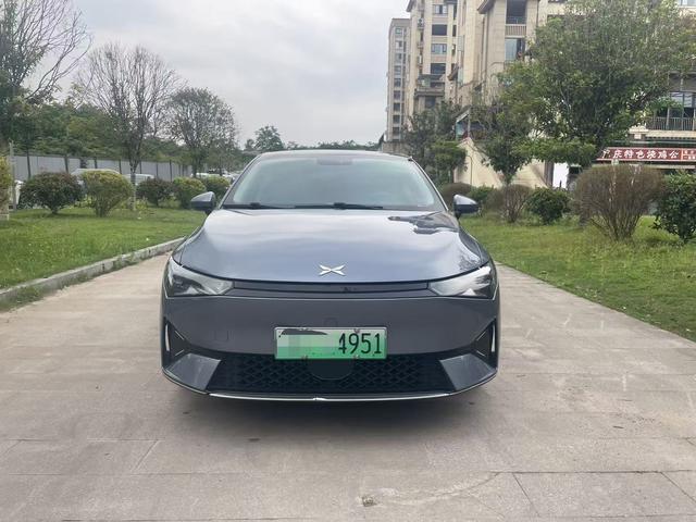 XPeng P5 - фото 1