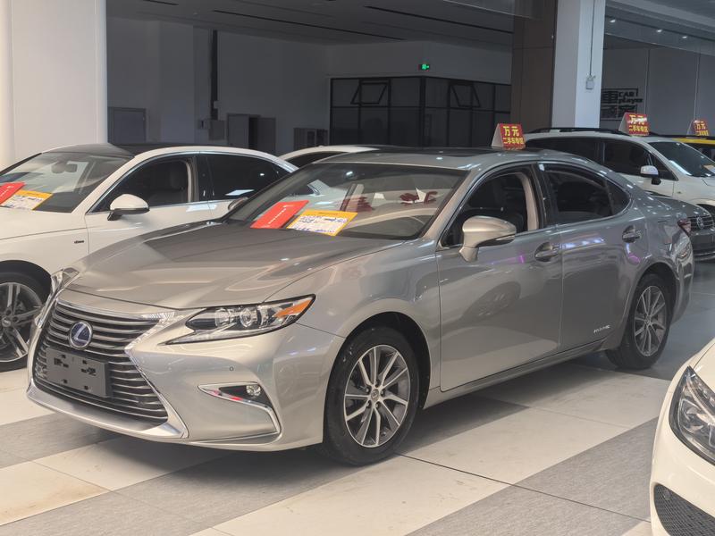 Lexus ES - фото 0