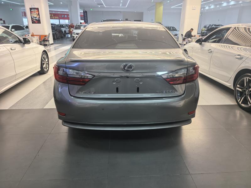 Lexus ES - фото 4