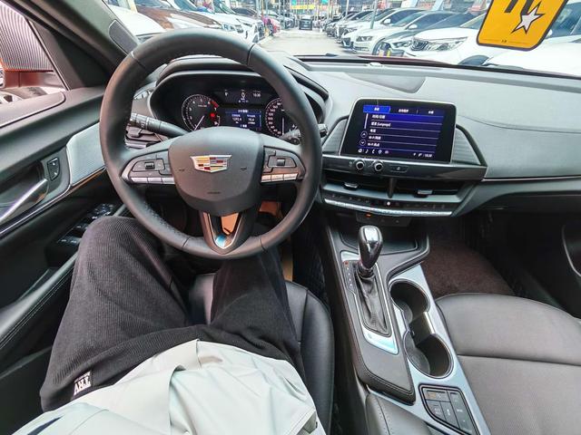 Cadillac CT4 - фото 3