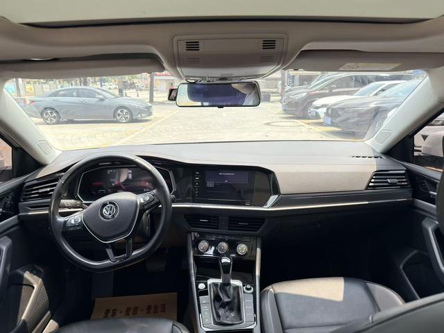 Volkswagen Sagitar - фото 4