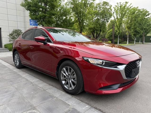 Mazda Mazda3 - фото 2