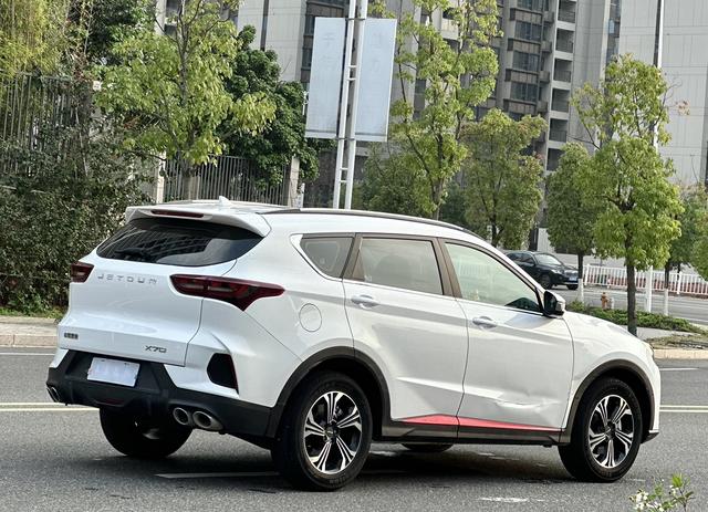 Jetour X70 - фото 4