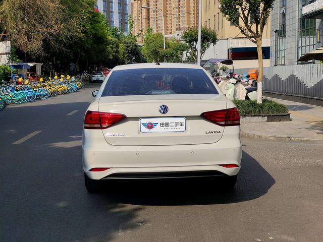 Volkswagen Lavida - фото 4