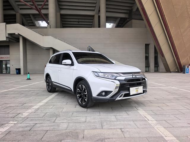Mitsubishi Outlander - фото 2