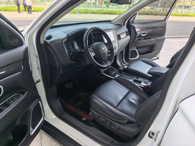 Mitsubishi Outlander - фото 3