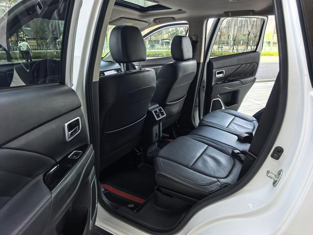 Mitsubishi Outlander - фото 4