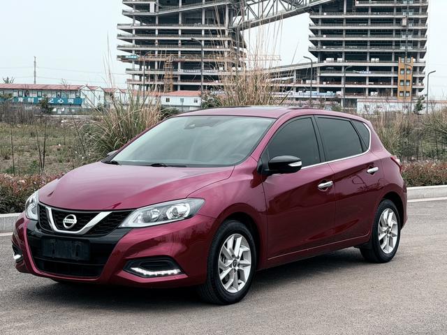 Nissan Tiida - фото 0