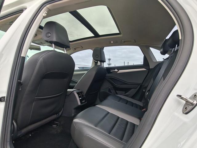 Volkswagen Sagitar - фото 4