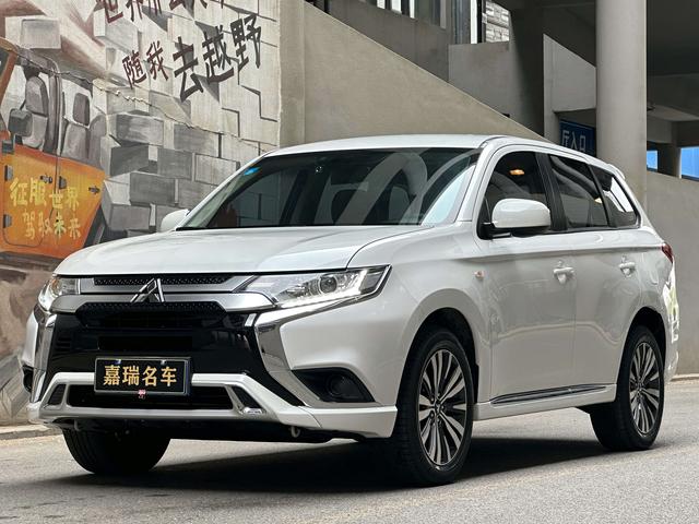 Mitsubishi Outlander - фото 0
