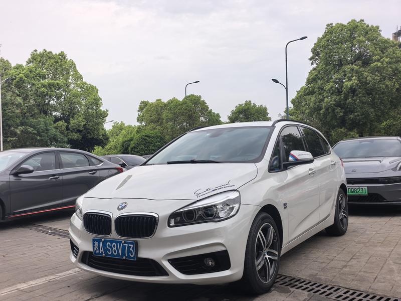BMW 2 - фото 0