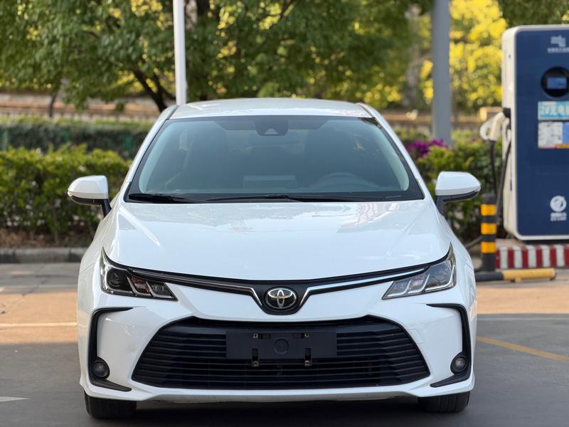 Toyota Corolla - фото 1