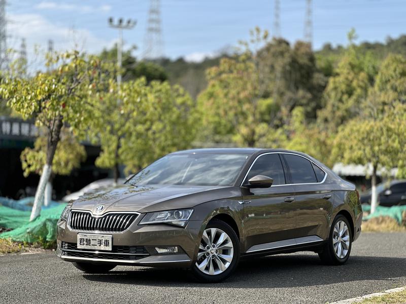 Skoda Superb - фото 0