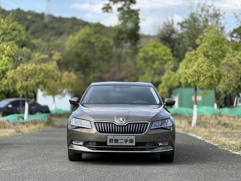 Skoda Superb - фото 1