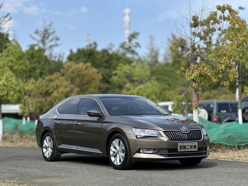 Skoda Superb - фото 2