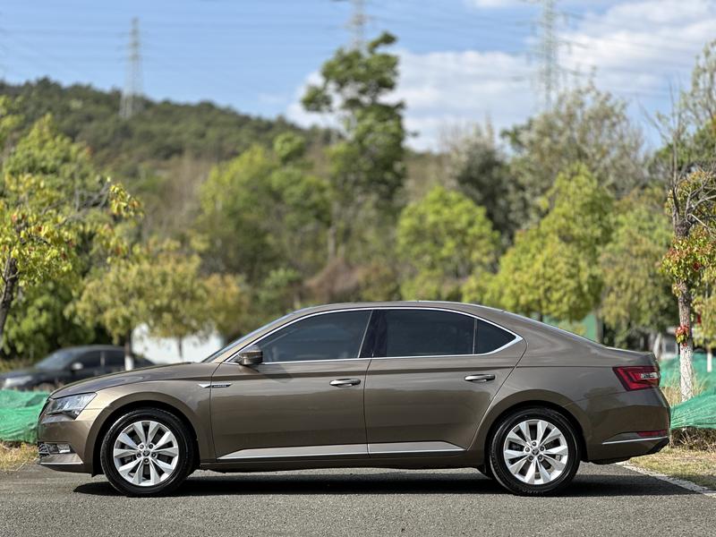 Skoda Superb - фото 3