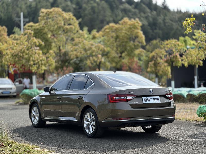 Skoda Superb - фото 4