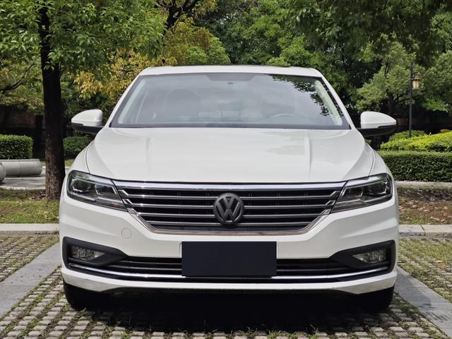 Volkswagen Lavida - фото 1