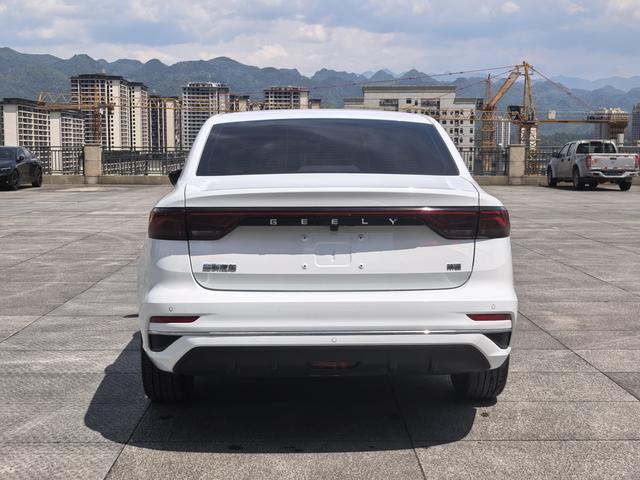 Geely Emgrand - фото 3