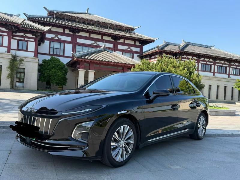 Hongqi E-QM5 - фото 0
