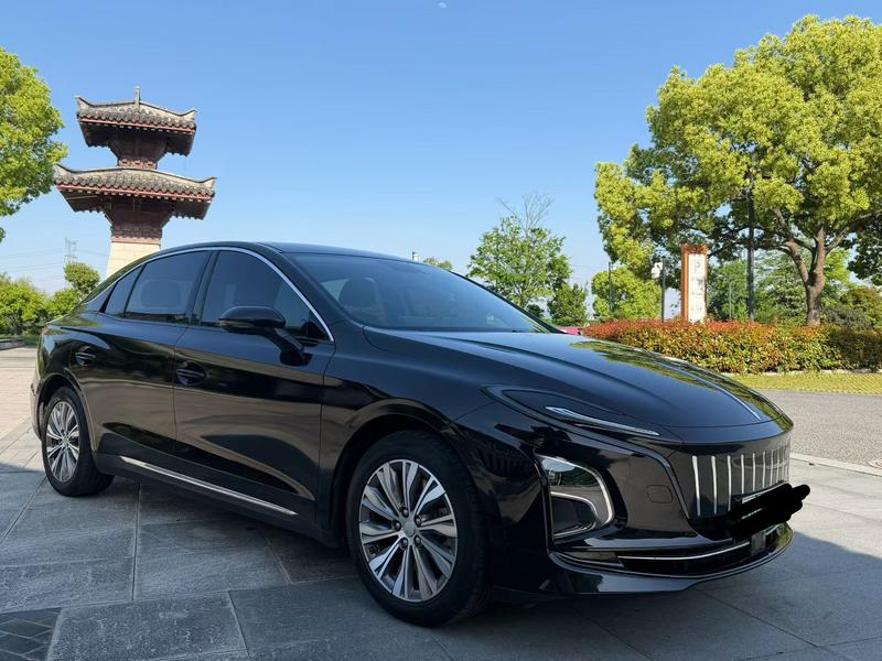 Hongqi E-QM5 - фото 2