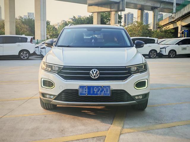 Volkswagen T-Roc - фото 1