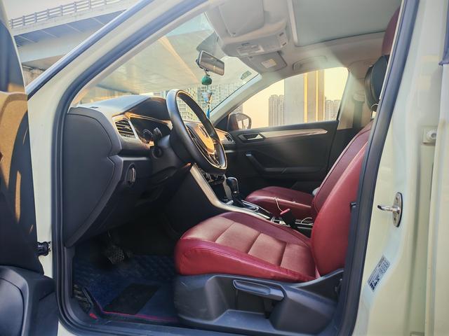 Volkswagen T-Roc - фото 3