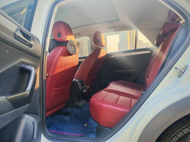 Volkswagen T-Roc - фото 4
