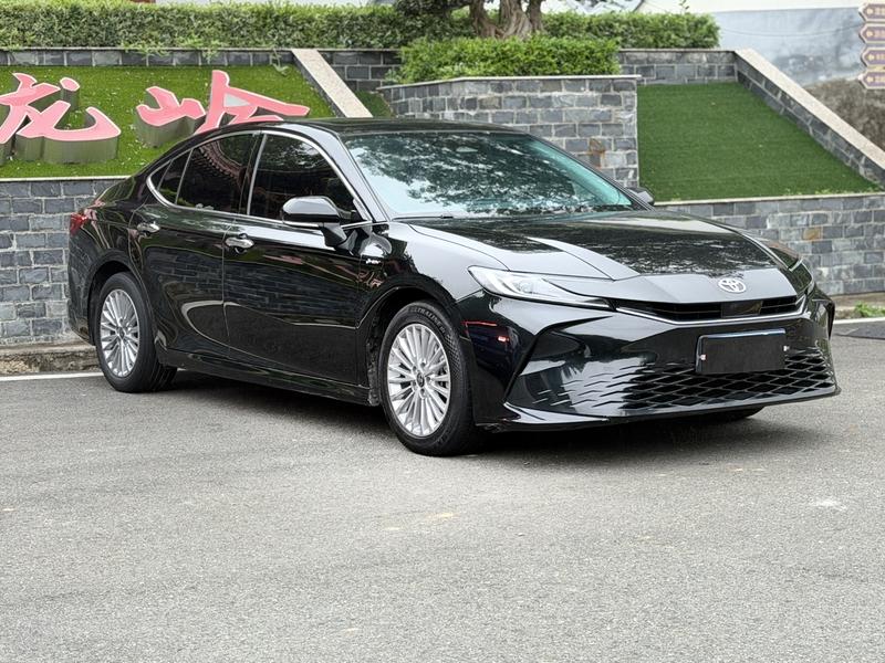 Toyota Camry - фото 2
