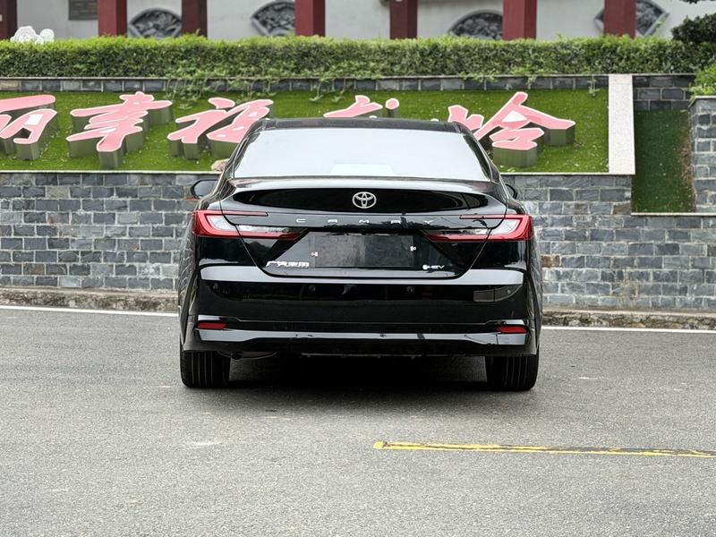 Toyota Camry - фото 4