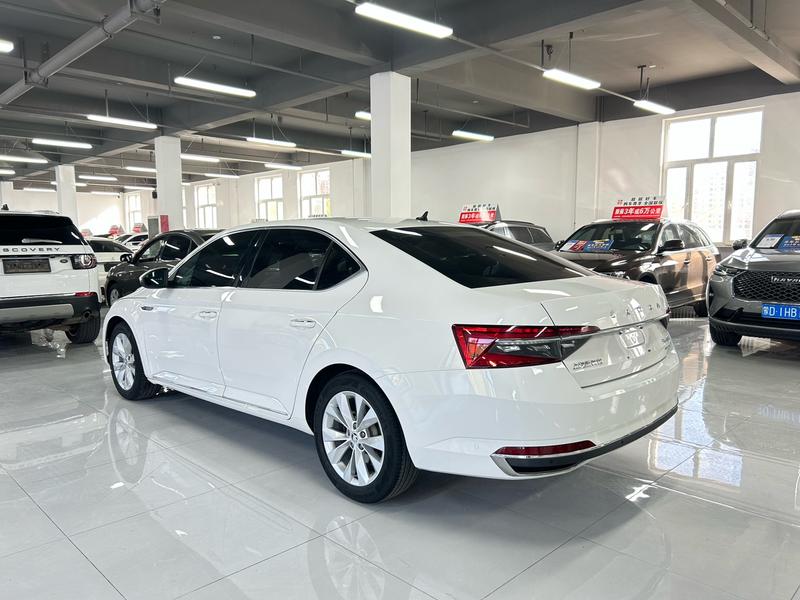 Skoda Superb - фото 3