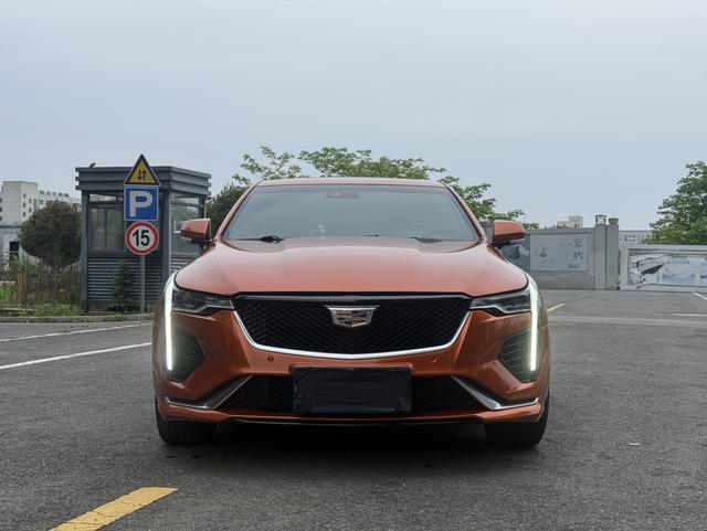 Cadillac CT4 - фото 1