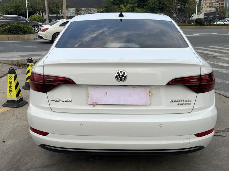 Volkswagen Sagitar - фото 4