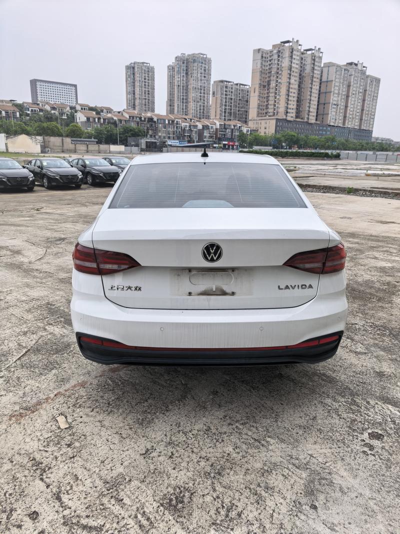 Volkswagen Lavida - фото 4