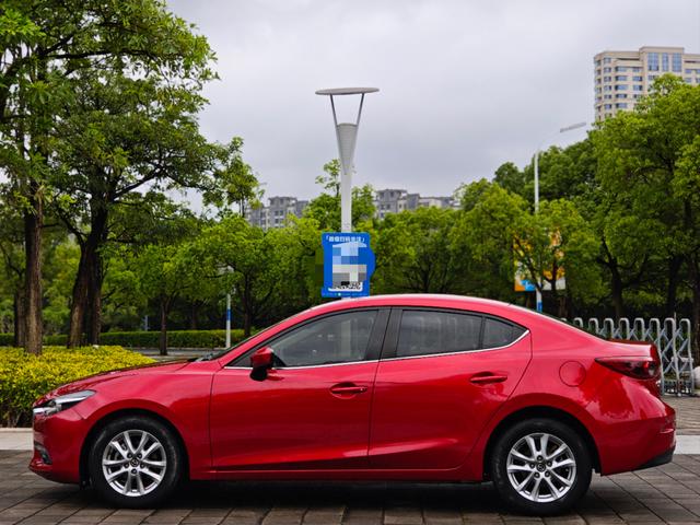 Mazda Mazda3 - фото 3