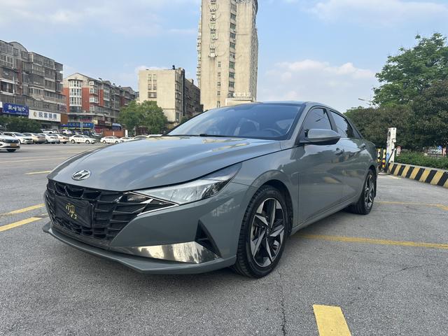 Hyundai Elantra - фото 0