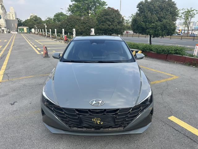 Hyundai Elantra - фото 1