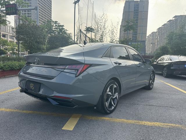 Hyundai Elantra - фото 3