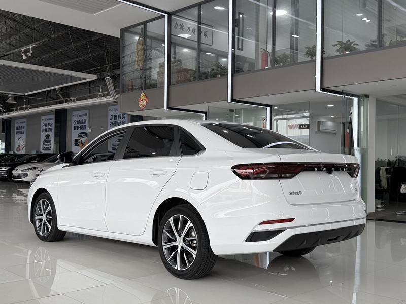 Geely Emgrand - фото 3