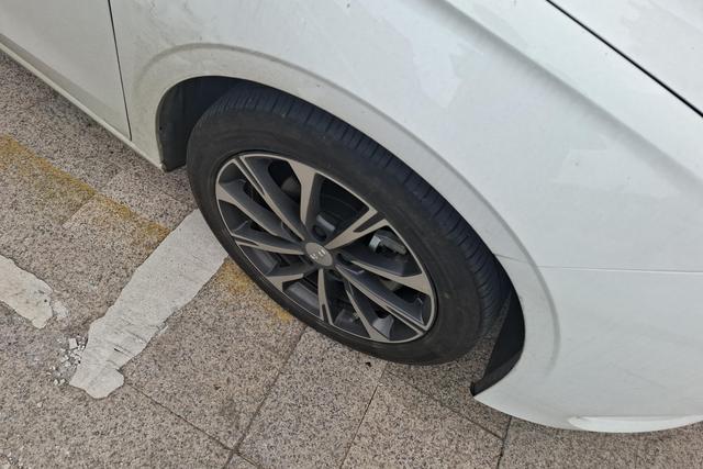 Geely Emgrand - фото 4