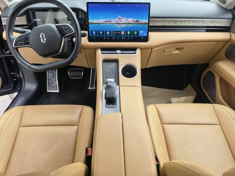 AITO M5 - фото 4